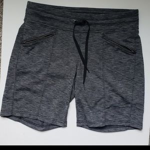Athleta Metro Slouch Shorts Size Medium